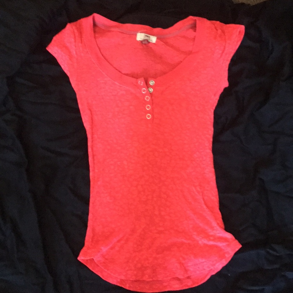 Brand new Lei T-shirt